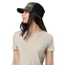 Load image into Gallery viewer, Camouflage trucker hat
